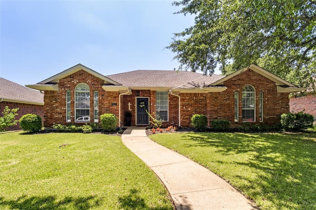 Property Photo:  810 Weeping Willow Court  TX 75002 