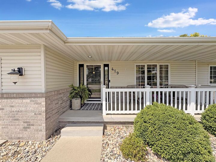 Property Photo: 419 Coniston Cir IA 51054