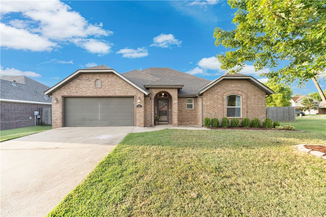 Property Photo:  3502 S Stoney Point Road  AR 72758 