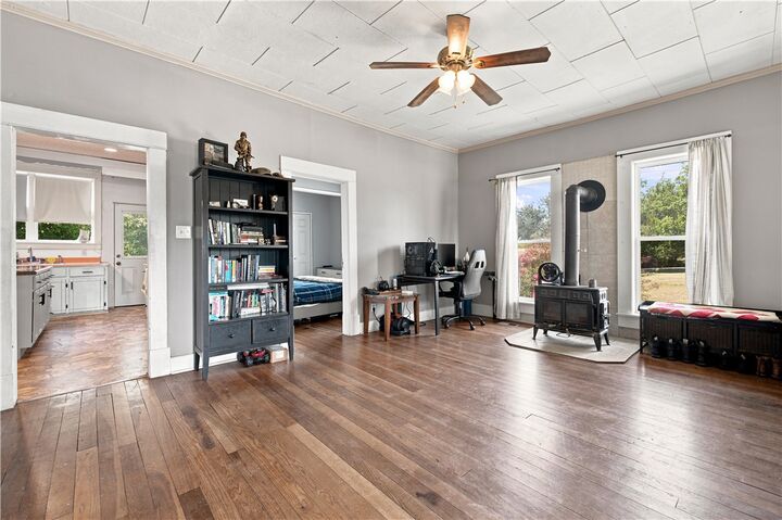 Property Photo:  1300 S 9th Street  AR 72756 