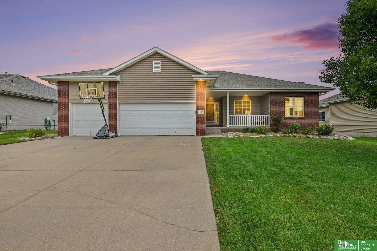 Property Photo: 20203 Crystal Avenue NE 68028