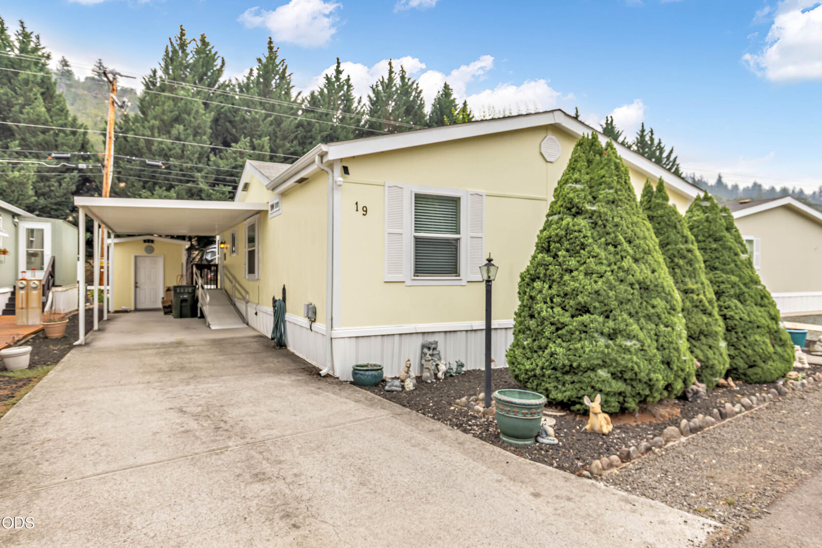 Property Photo: 21 Brophy Way Unit 19 OR 97539