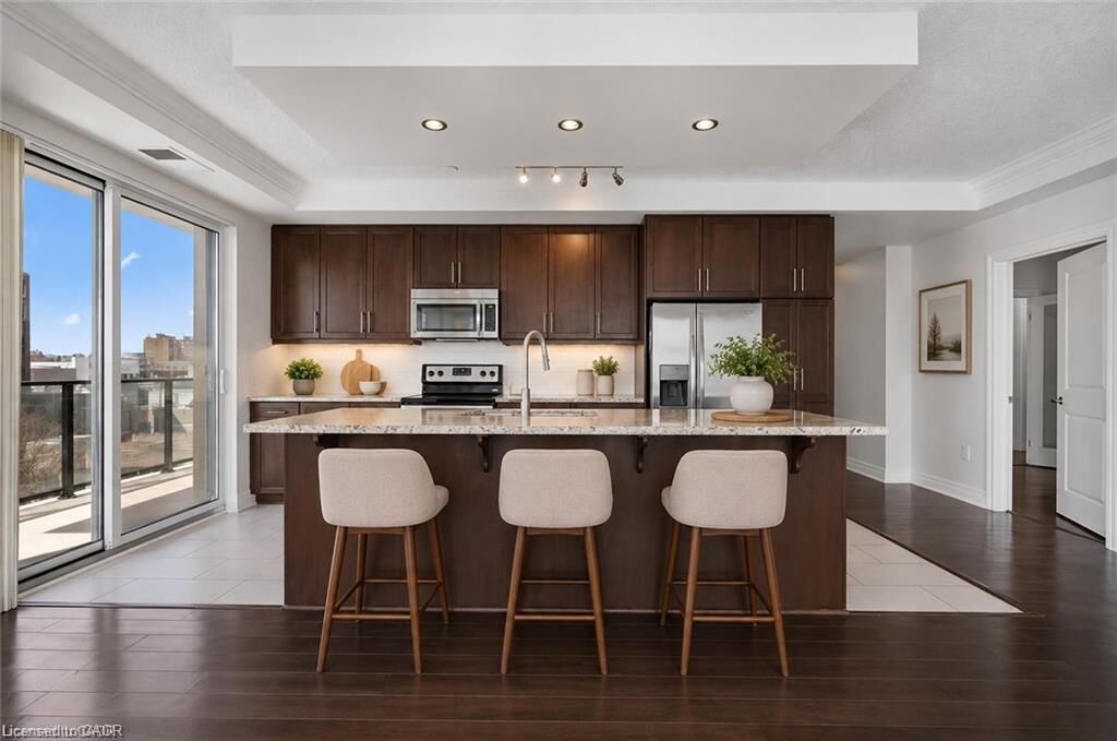 Property Photo: 160 Macdonell Street 607 ON N1H 2Z6
