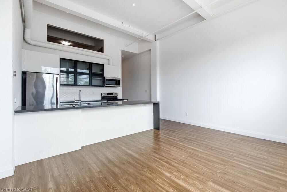 Property Photo:  220 Dundurn Street S 134  ON L8P 4K7 