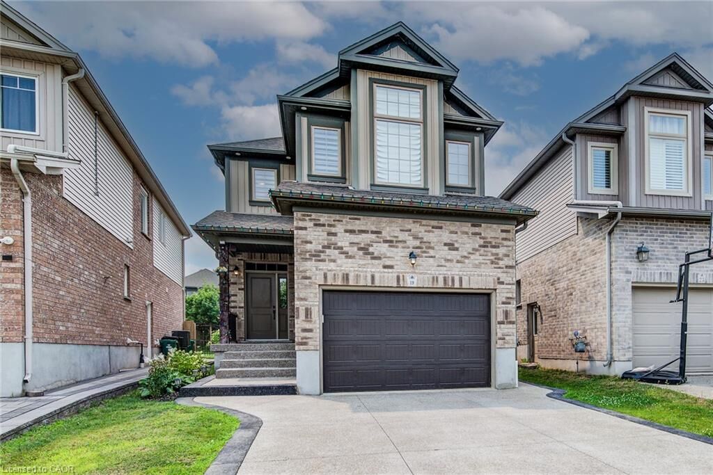 Property Photo:  19 Springcreek Street  ON N2A 0G3 