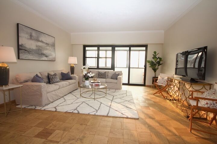 Property Photo: 2 Hawthorne Place 17R MA 02114