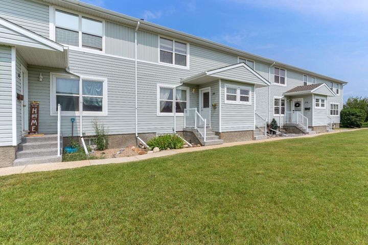 Property Photo:  36 Poplar Crescent  AB T4S 1V3 