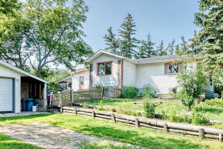 Property Photo:  440080 Range Road 260  AB T4J 1R3 