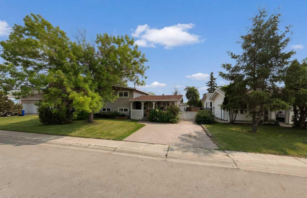 Property Photo: 108 Robin Crescent AB T9H 2W3