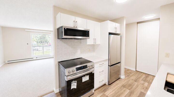 Property Photo:  405 Columbia Boulevard W 107  AB T1K 5R8 