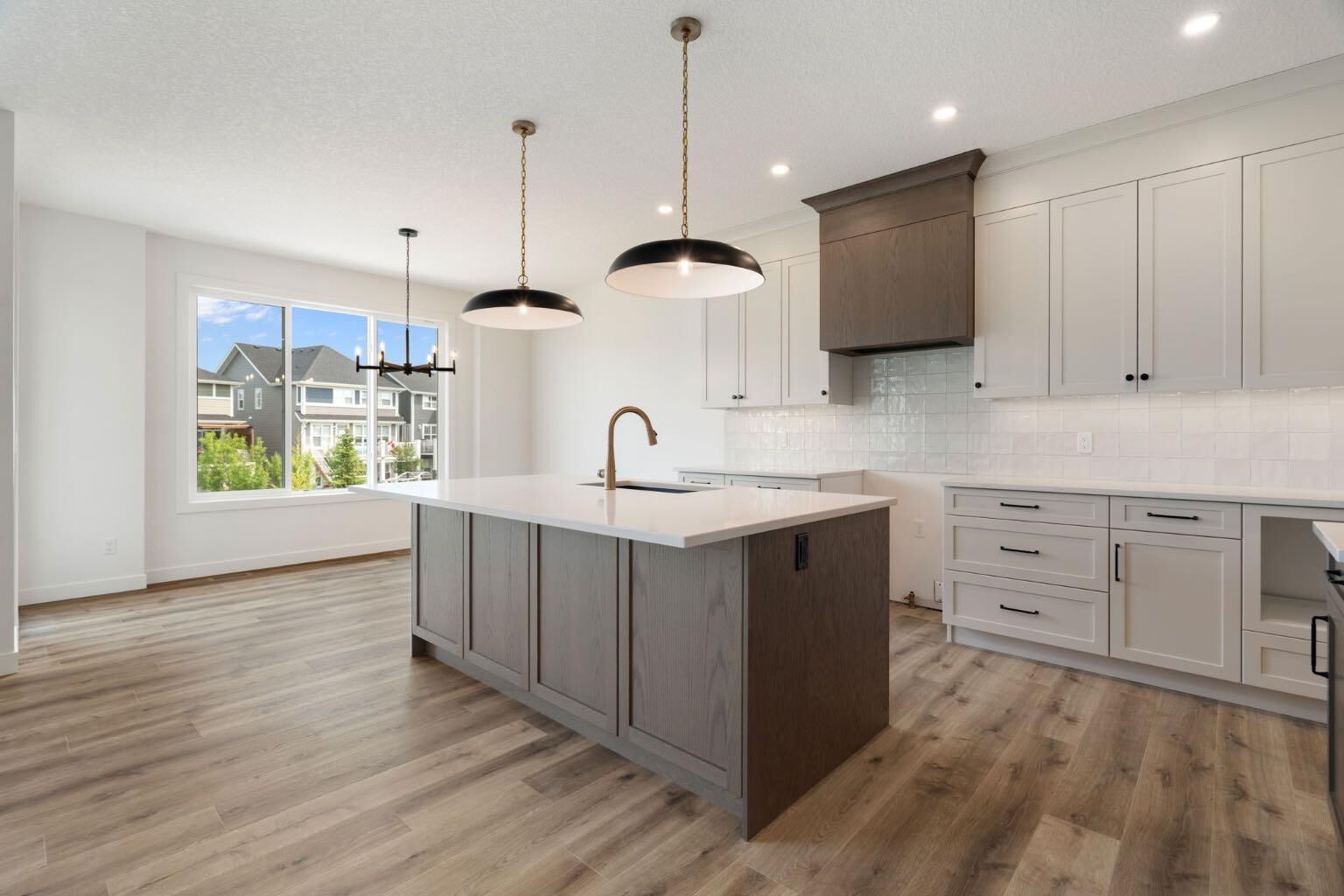 Property Photo:  116 Sunrise Heath  AB T4C 3C5 