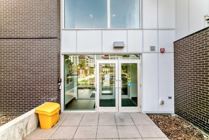 Property Photo: 3130 Thirsk Street NW 410 AB T3B 6H4