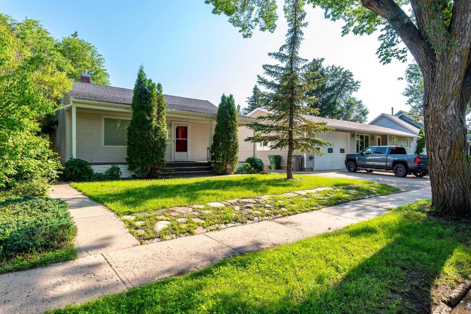 Property Photo: 5213 48 Street AB T9V 0J2