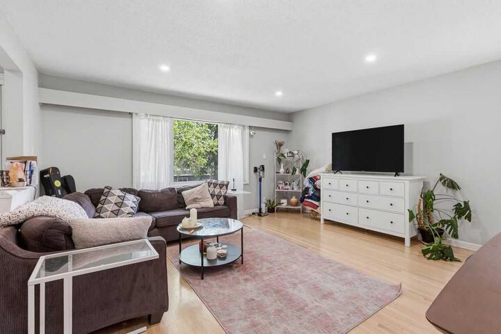 Property Photo: 2219 35 Street SW AB T3E 2X7