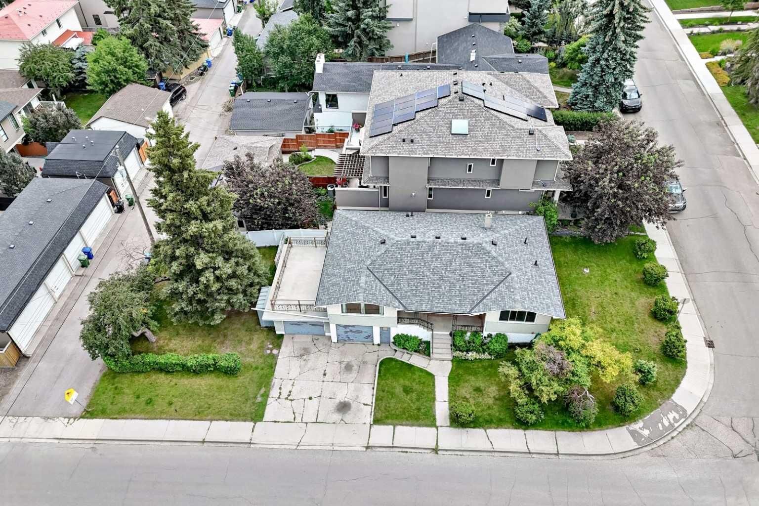 Property Photo: 1735 38 Avenue SW AB T2T 2K3