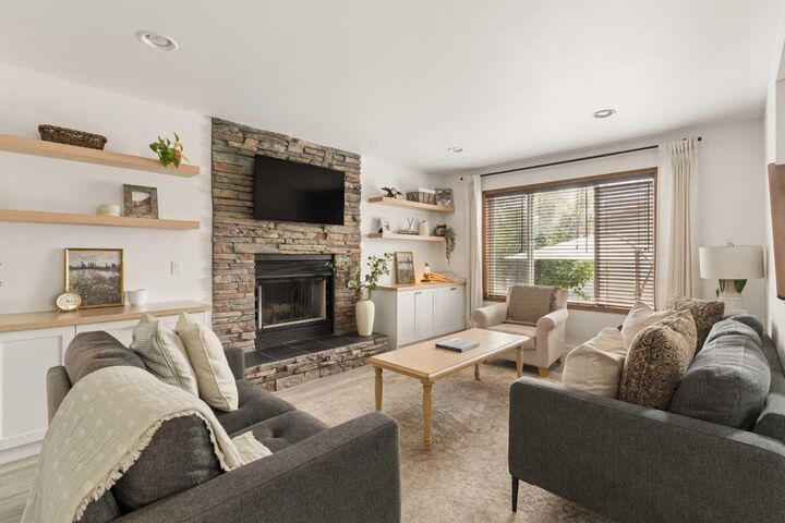 Property Photo:  4331 Elgin Avenue SE  AB T2Z 4N5 