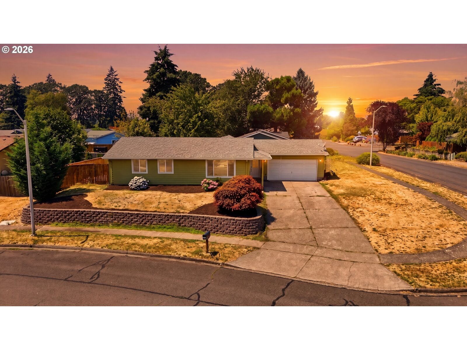Property Photo: 1805 N Libra St OR 97132