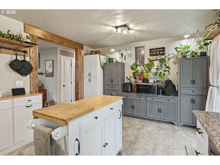 Property Photo:  965 Sommerville Loop  OR 97446 
