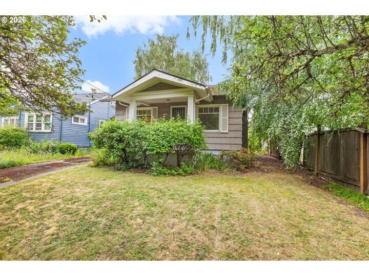 Property Photo:  3560 NE Stanton St  OR 97212 