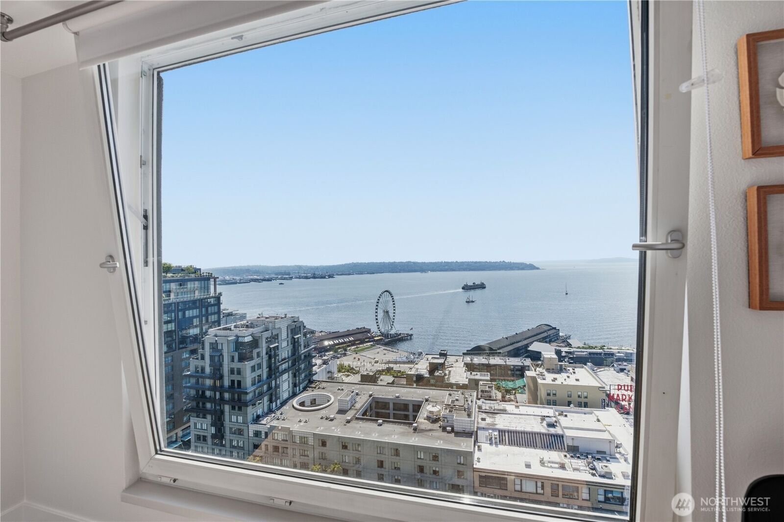 Property Photo:  1415  2nd Avenue 1909  WA 98101 