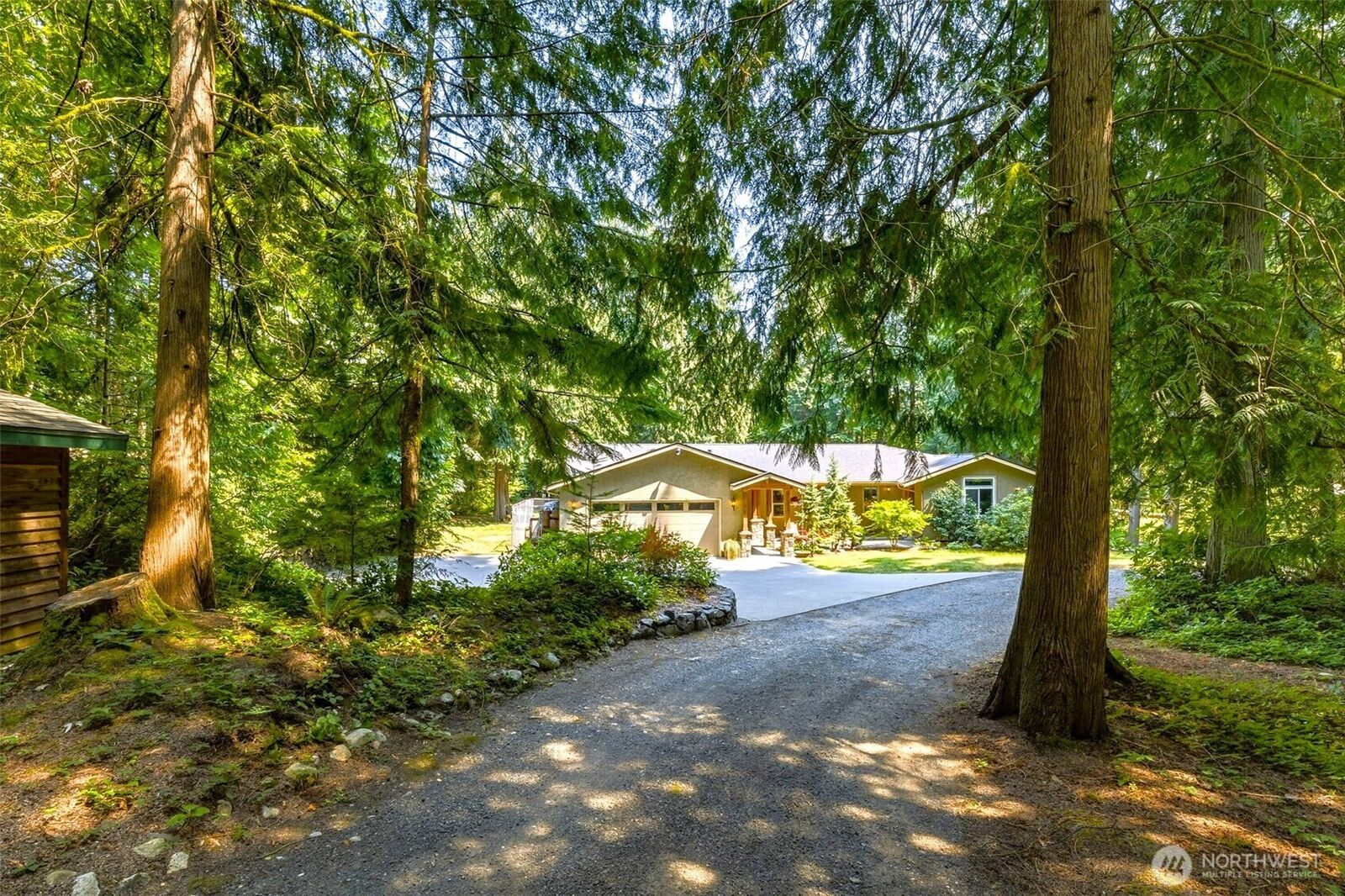Property Photo: 14924 258 Avenue SE WA 98027