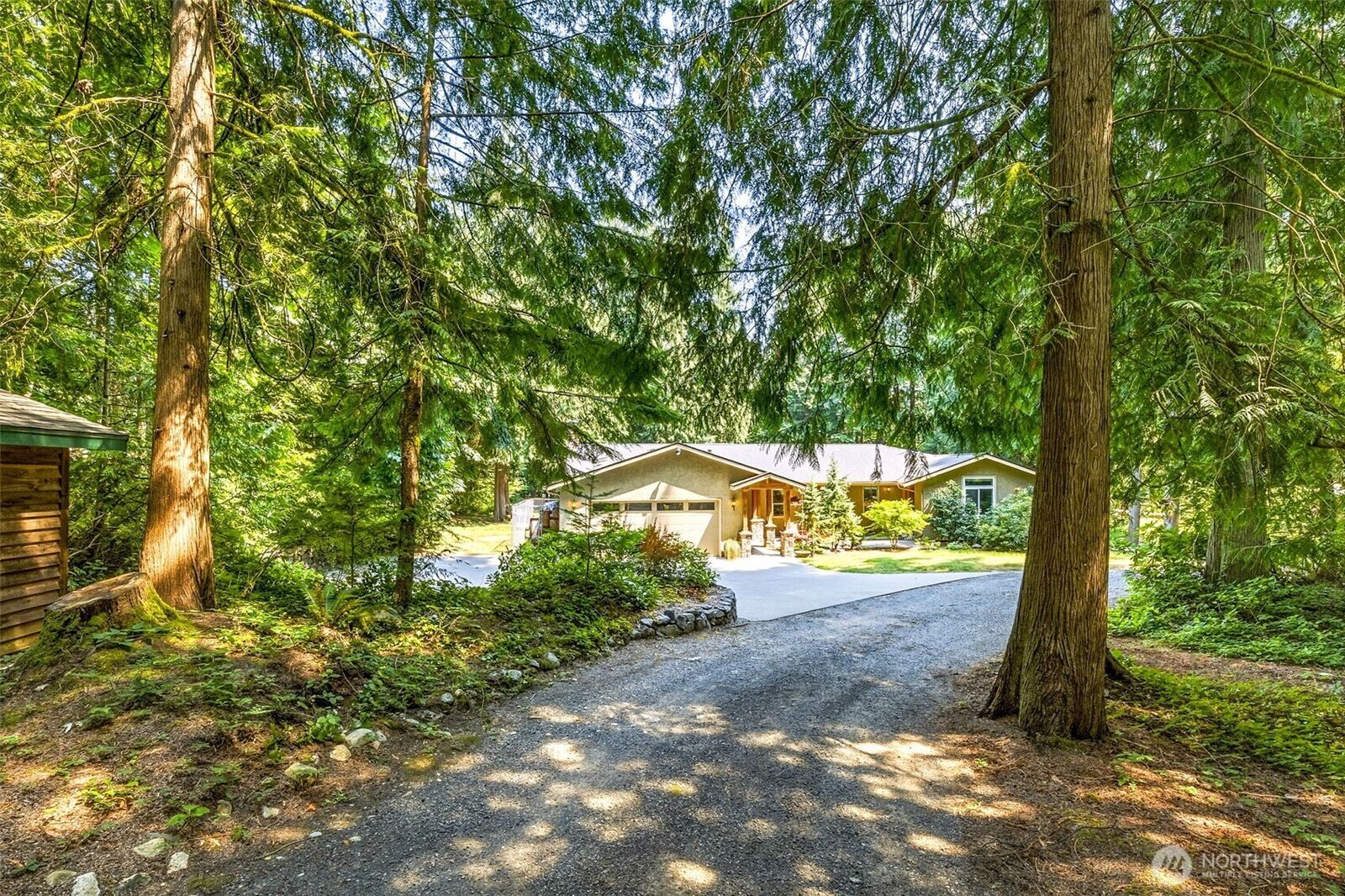 Property Photo: 14924 258 Avenue SE WA 98027