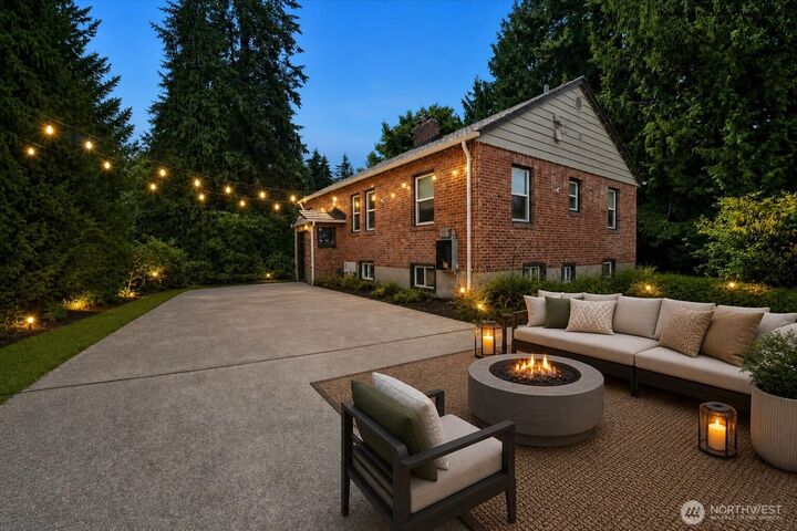 Property Photo:  2407  Larch Way  WA 98036 