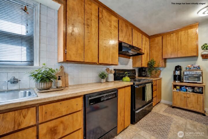 Property Photo: 2407 Larch Way WA 98036