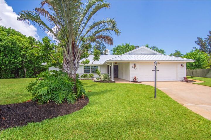 Property Photo:  320 W Forest Trail  FL 32962 