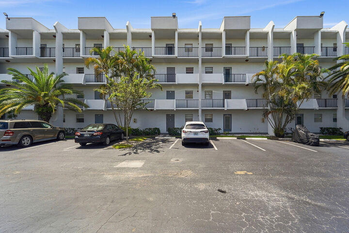 Property Photo:  3000 E Sunrise Lakes Drive E 223  FL 33322 