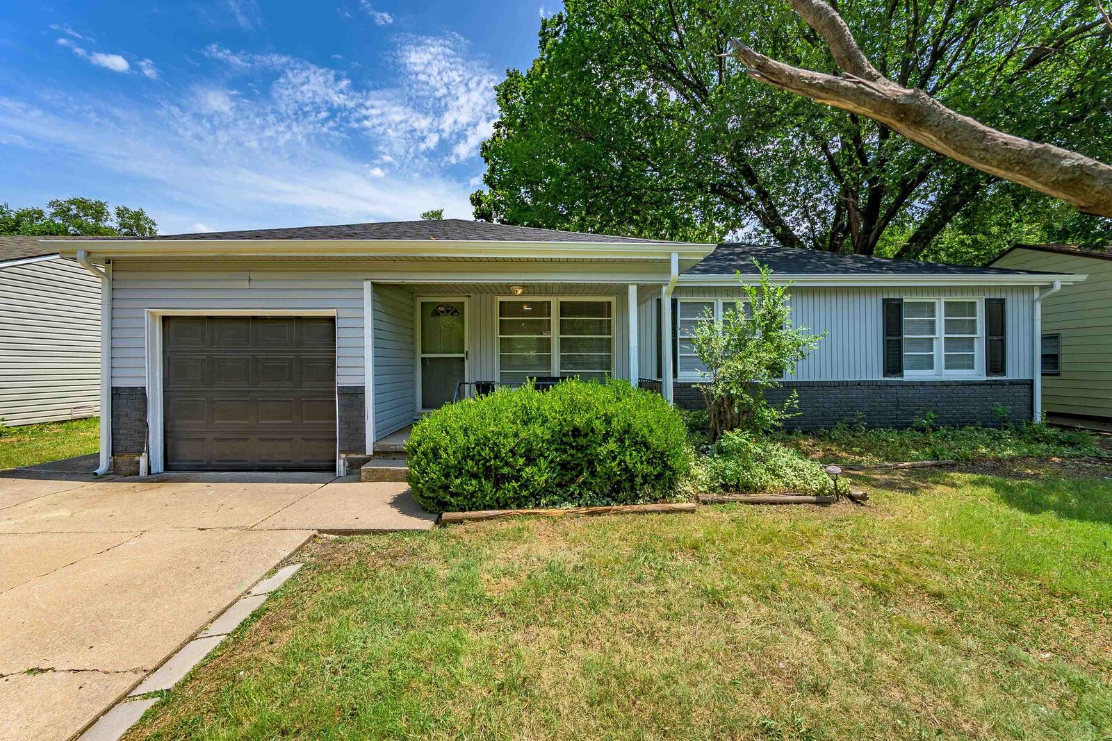 Property Photo:  2726 N Spruce St  KS 67219-4639 