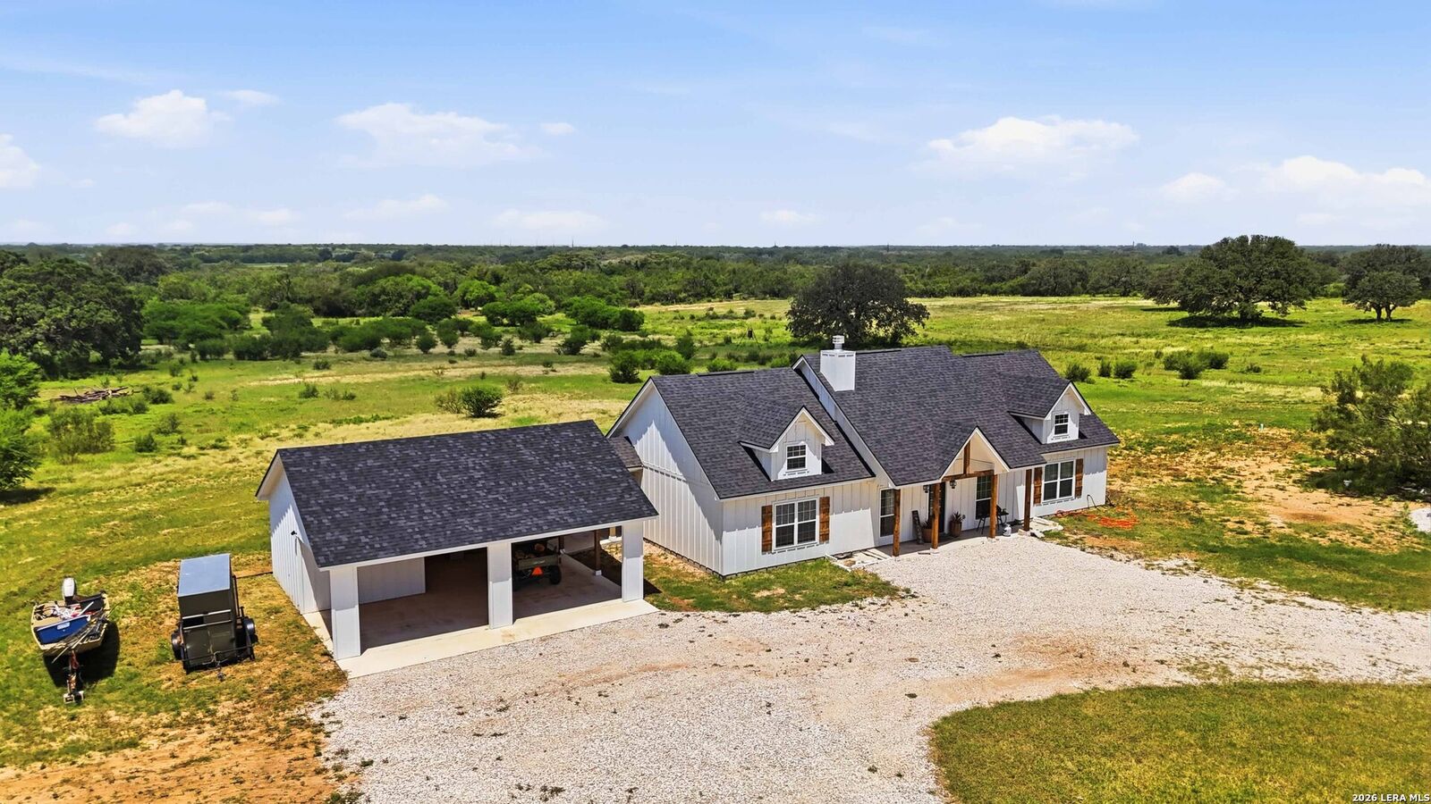 Property Photo: 2194 S Ranch Rd 187 TX 78881