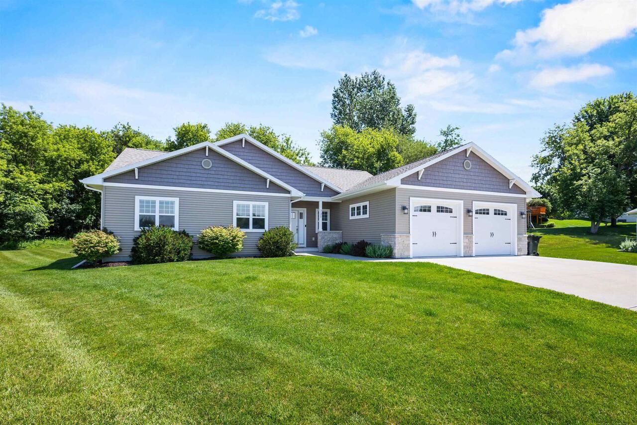 Property Photo: 731 Chester Court WI 54971