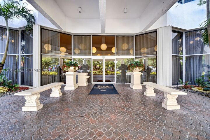 Property Photo: 3600 Mystic Pointe Dr 310 FL 33180