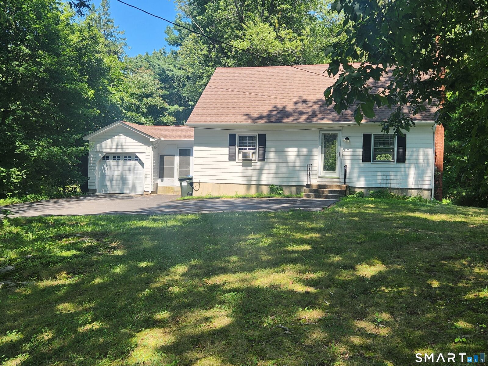 Property Photo:  7 Pine Street  CT 06360 
