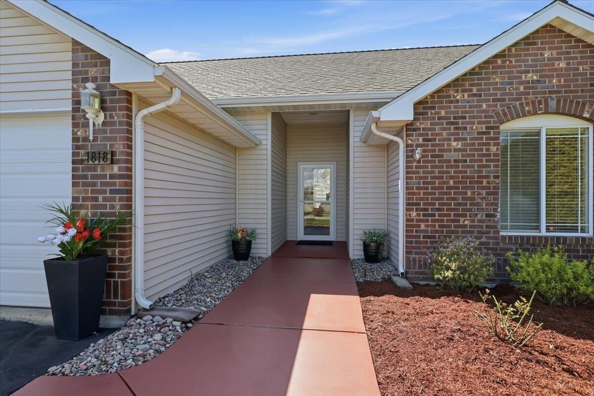 Property Photo: 1818 S Sullivan Rd WA 99037