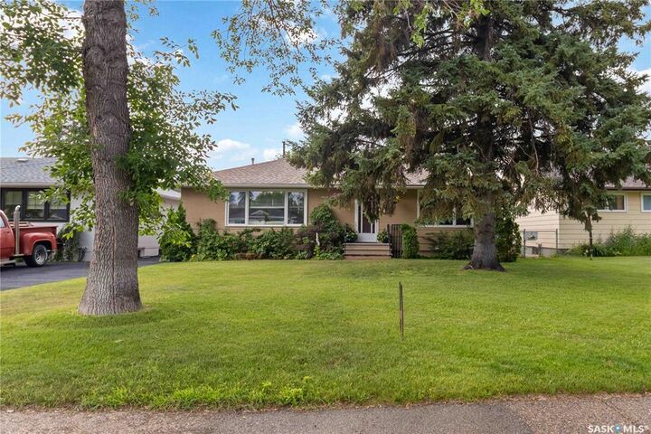 Property Photo:  2326 Lansdowne Avenue  SK S7J 1G9 