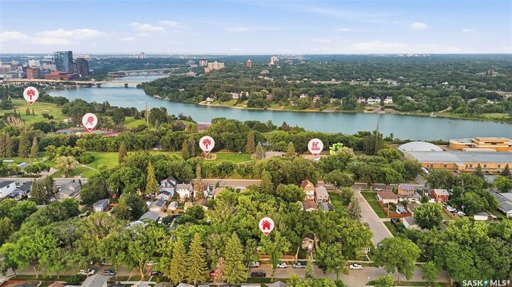 Property Photo:  836 I Avenue S  SK S7M 1Z3 