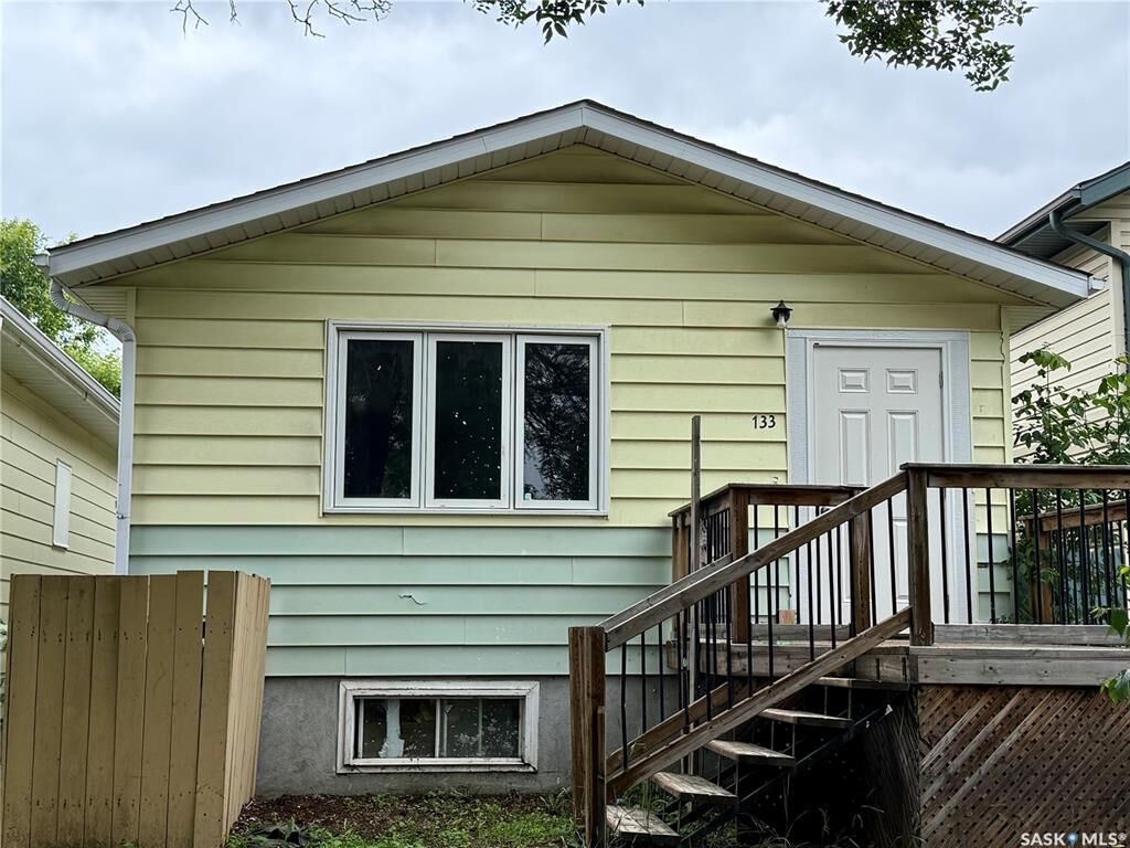 Property Photo: 133 L Avenue S SK S7M 2G0