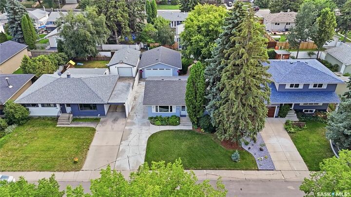 Property Photo:  1422 East Heights  SK S7J 3B3 