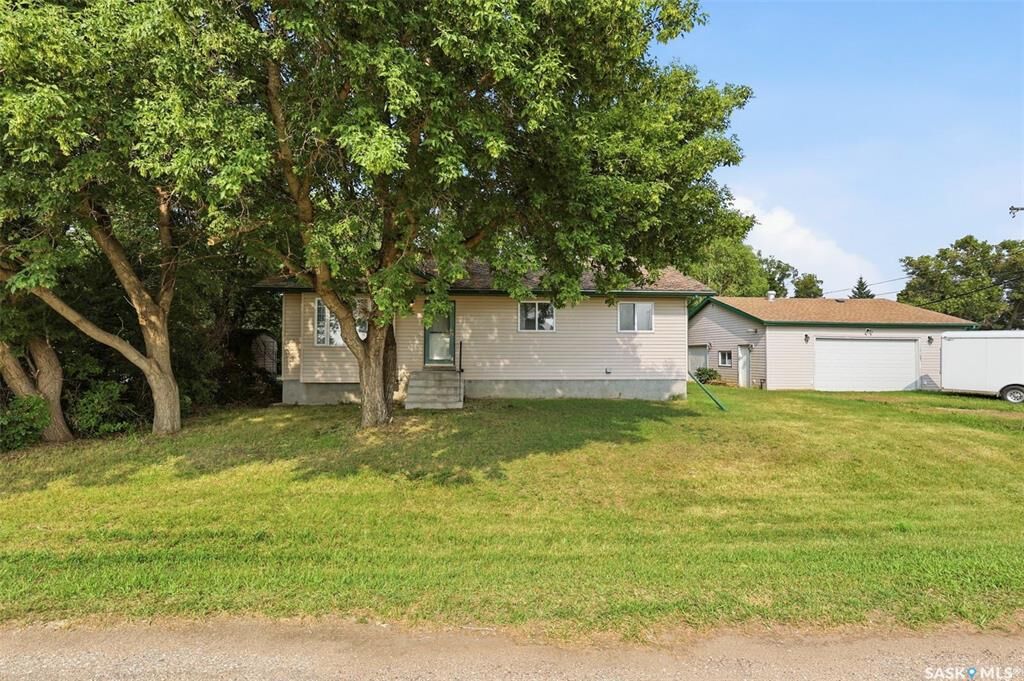 Property Photo: 114 First Avenue W SK S0L 3J0