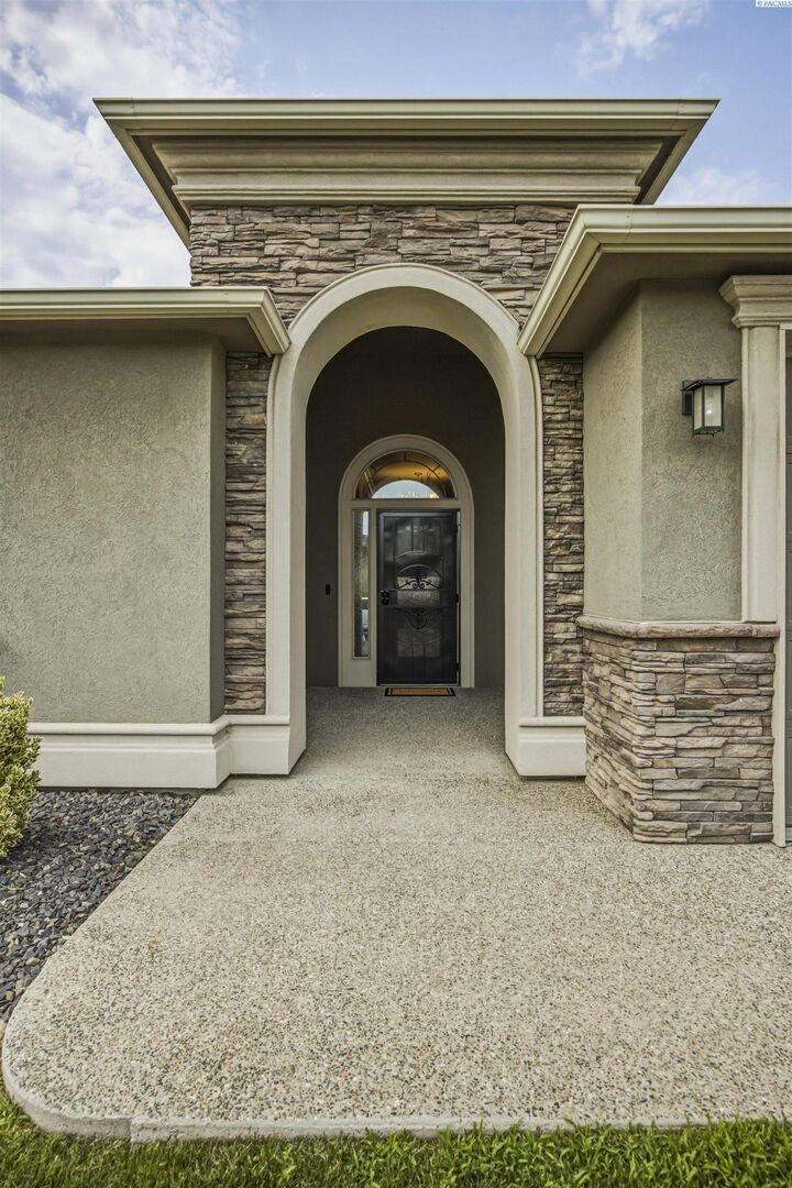 Property Photo:  9113 Ruven Street  WA 99301 