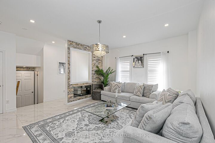 Property Photo: 29 Vettese Court ON L6B 0V6