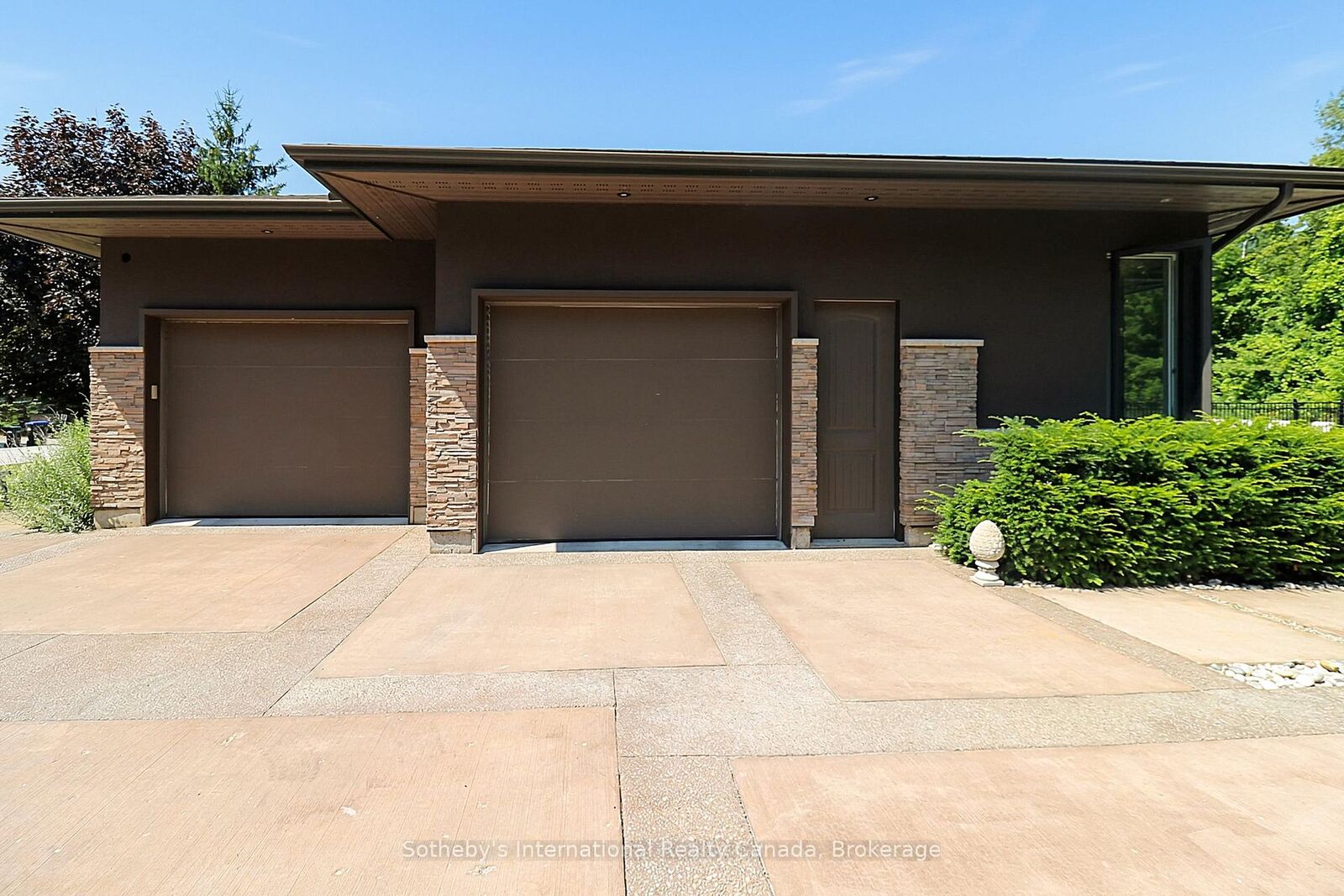 Photo de la propriété:  4 Holly Court  ON L9Y 5G5 