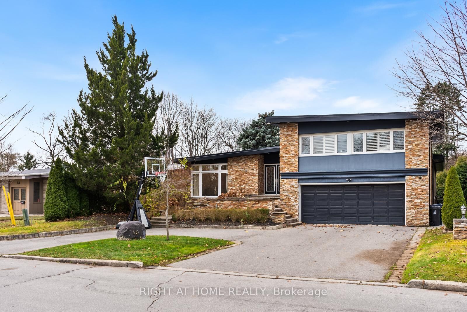 Property Photo:  40 Heathview Avenue  ON M2K 2C1 