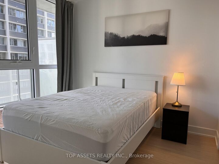 Property Photo: 7 Grenville Street 1707 ON M4Y 0E9