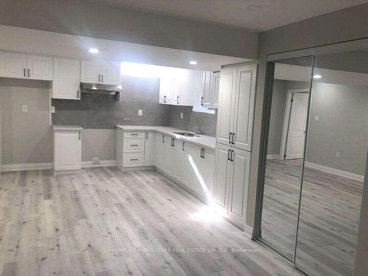 Property Photo: 31 Lexington Road N/A Basement Apartment ON L6P 2A9