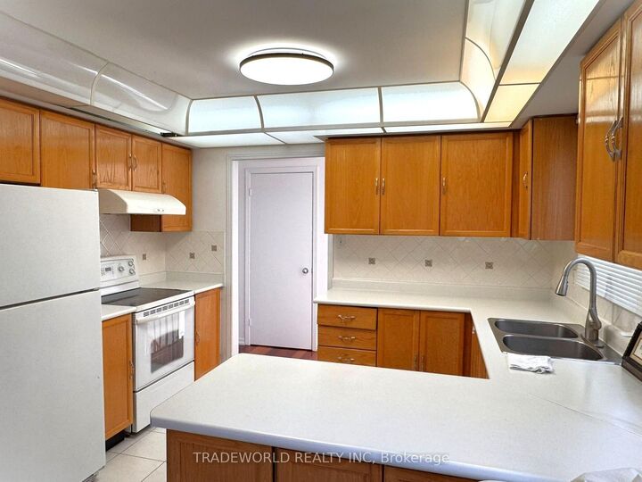 Property Photo:  108 Wharton Square Upper Level  ON M1V 4N2 