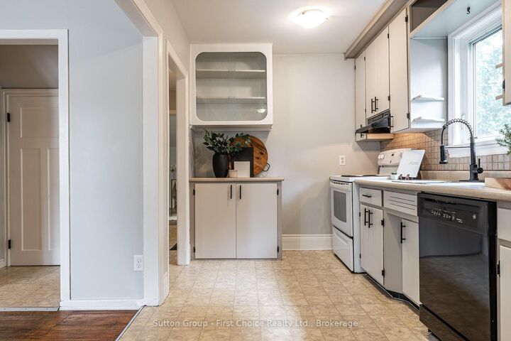 Property Photo: 97 Brydges Street ON N5A 1R6