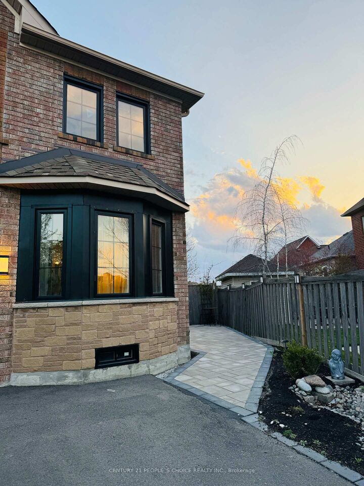 Photo de la propriété:  6026 Clover Ridge Crescent  ON L5N 7B4 